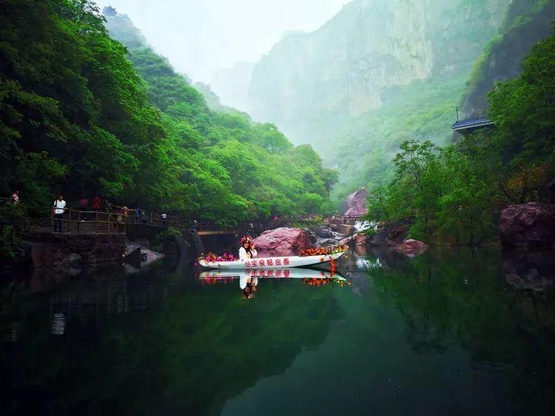 光伏全线大跌，硅片巨头业绩暴雷！上车还是快跑？